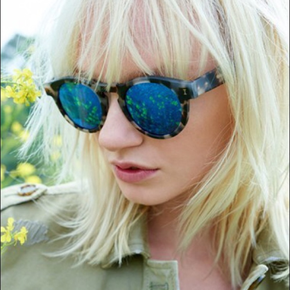 Illesteva Leonard White Tortoise/Blue mirror